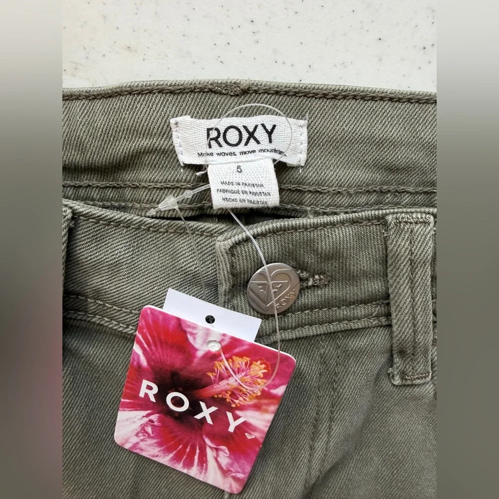 Roxy “Life is Short” Olive Green Shorts – Size 5 (NWT)